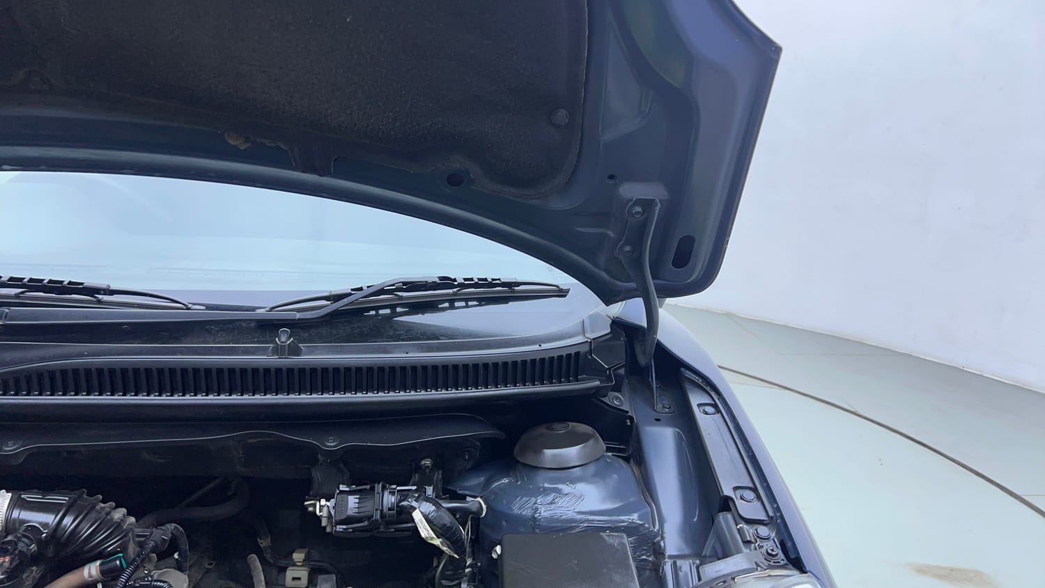 Used 2021 Maruti Suzuki Baleno Alpha Petrol Manual engine ENGINE LEFT SIDE HINGE & APRON VIEW