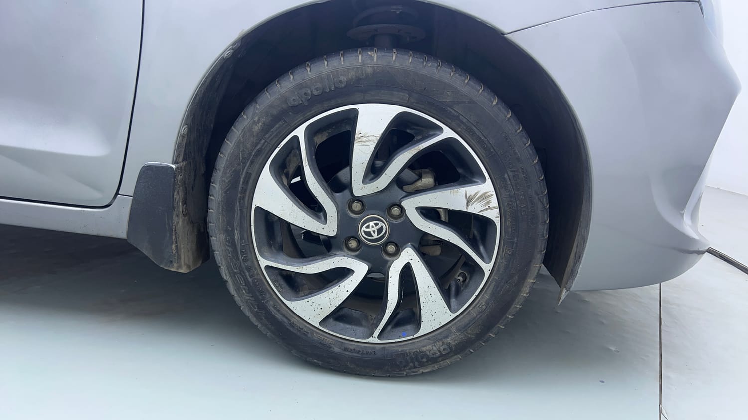 Used 2019 Toyota Glanza V CVT Petrol Automatic tyres RIGHT FRONT TYRE RIM VIEW