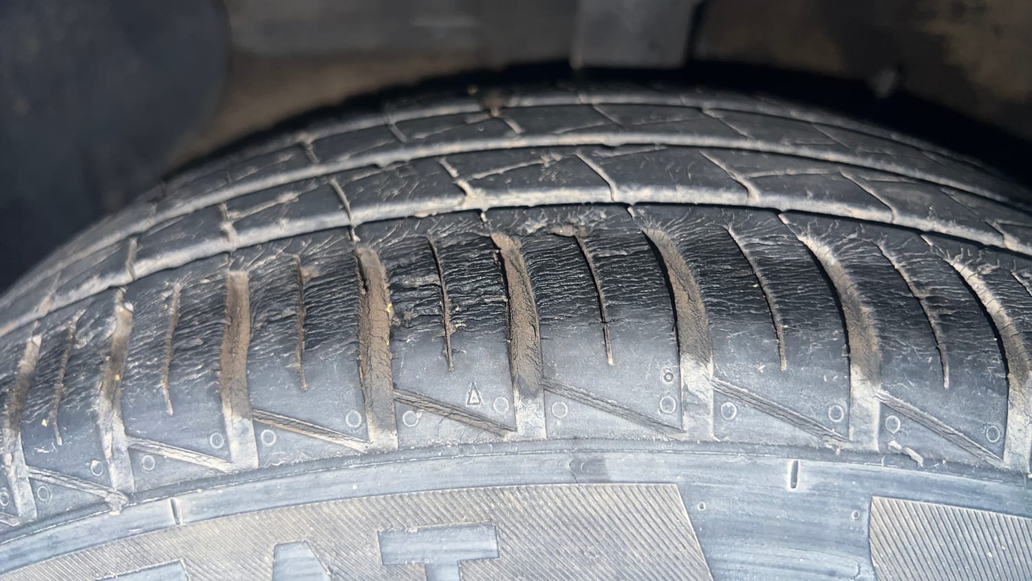 Used 2022 Hyundai Aura S 1.2 CNG Cng Manual tyres LEFT FRONT TYRE TREAD VIEW