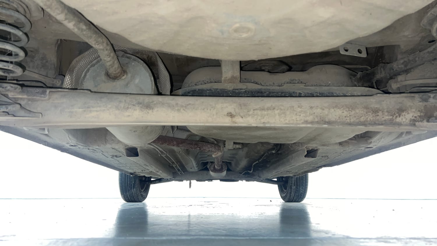 Used 2020 Renault Kwid 1.0 RXT Petrol Manual extra REAR UNDERBODY VIEW (TAKEN FROM REAR)