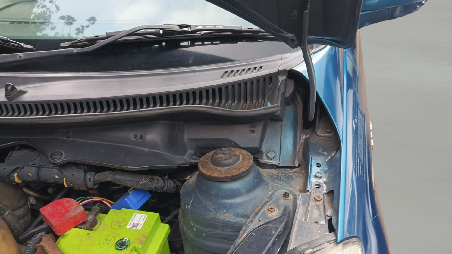 Used 2013 Maruti Suzuki Swift Dzire VDI Diesel Manual engine ENGINE LEFT SIDE HINGE & APRON VIEW