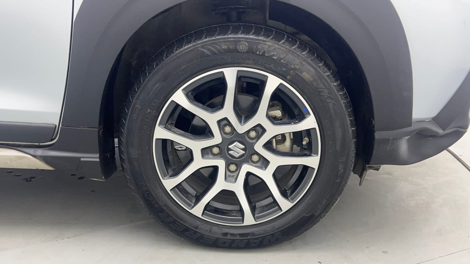 Used 2022 Maruti Suzuki XL6 Alpha Plus AT Petrol Petrol Automatic tyres RIGHT FRONT TYRE RIM VIEW