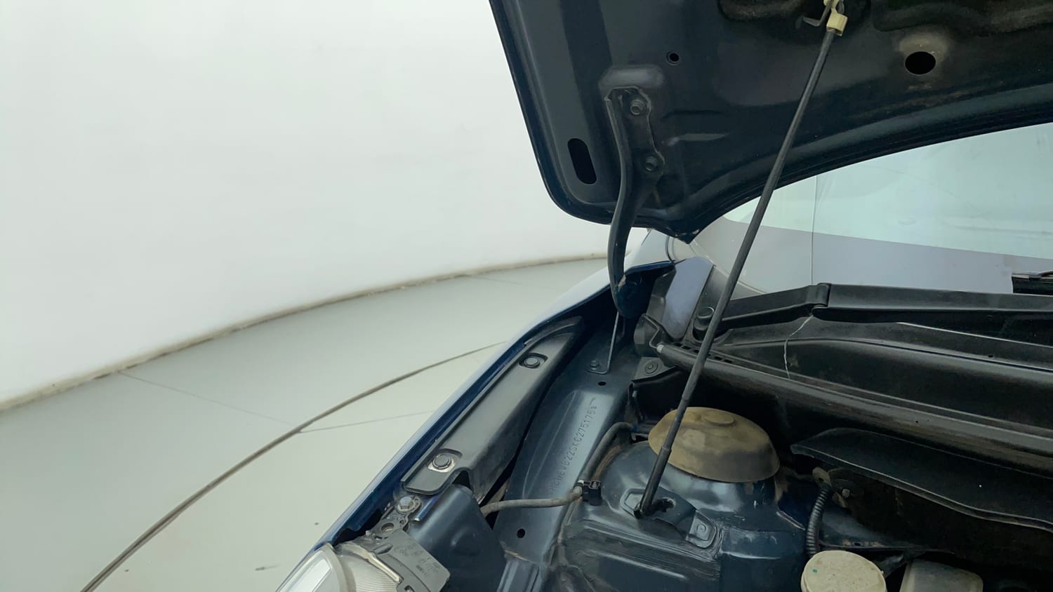 Used 2019 Maruti Suzuki Baleno Alpha Petrol Manual engine ENGINE RIGHT SIDE HINGE & APRON VIEW