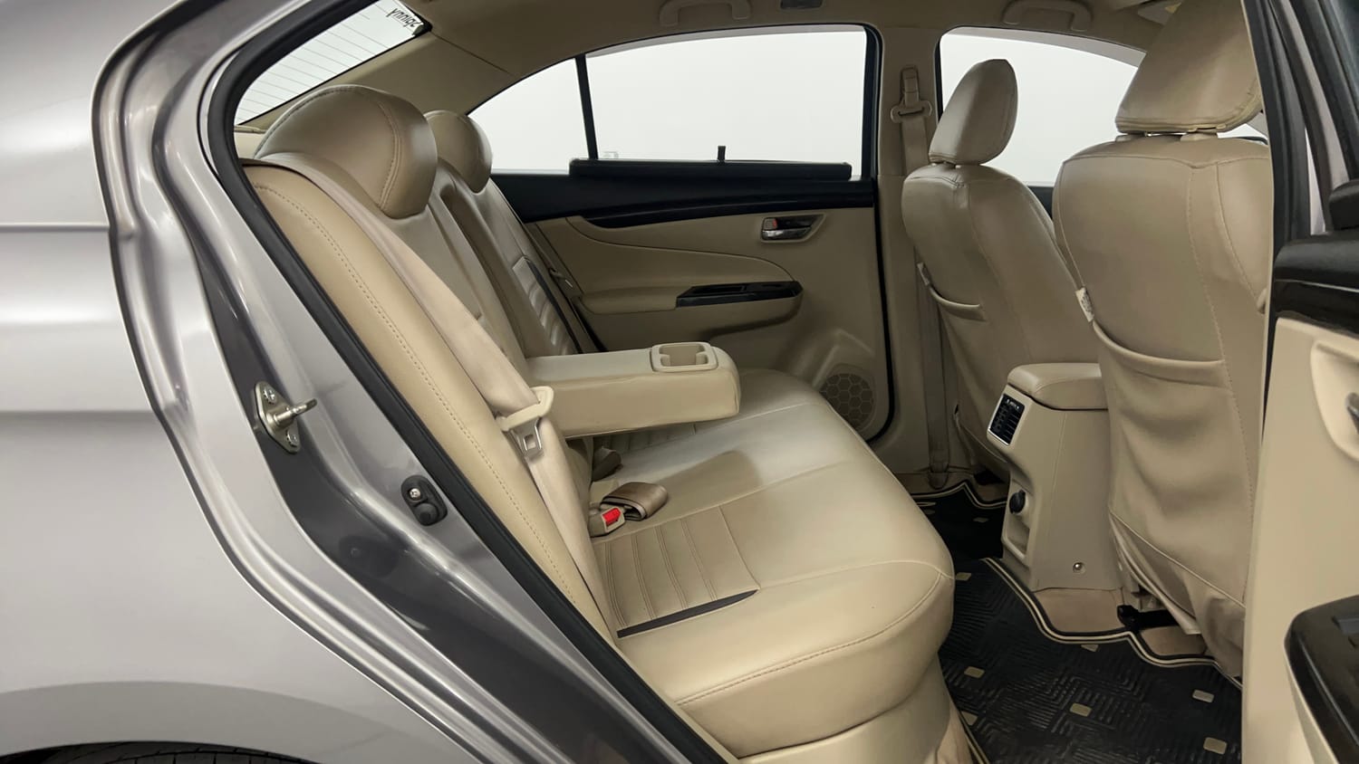 Used 2015 Maruti Suzuki Ciaz ZXi Petrol Manual interior RIGHT SIDE REAR DOOR CABIN VIEW