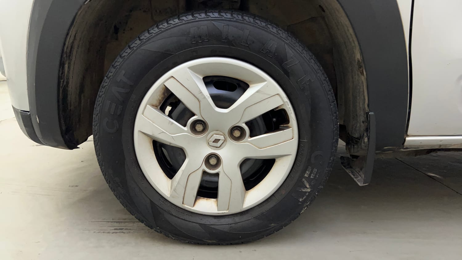 Used 2017 Renault Kwid RXT Petrol Manual tyres LEFT FRONT TYRE RIM VIEW