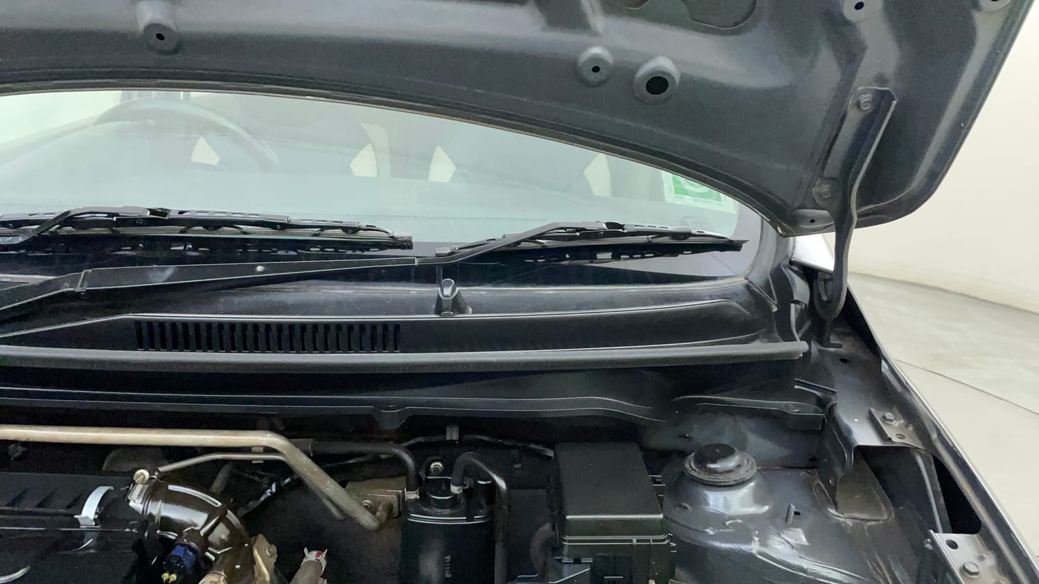Used 2014 Maruti Suzuki Celerio VXi AMT Petrol Automatic engine ENGINE LEFT SIDE HINGE & APRON VIEW