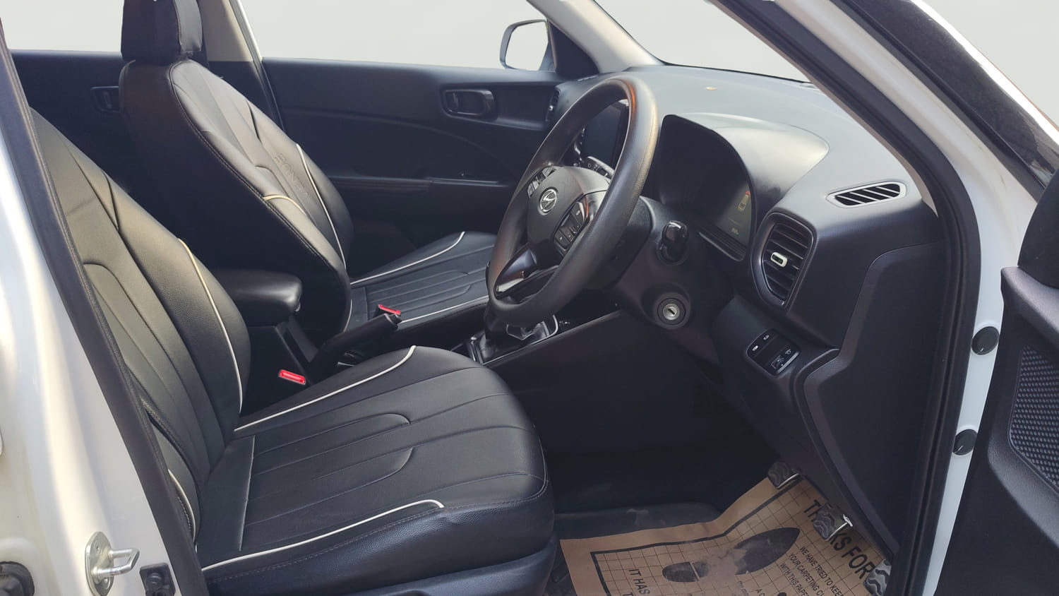 Used 2024 Hyundai Venue S (O) Plus 1.2 Petrol Adventure Edition Petrol Manual interior RIGHT SIDE FRONT DOOR CABIN VIEW