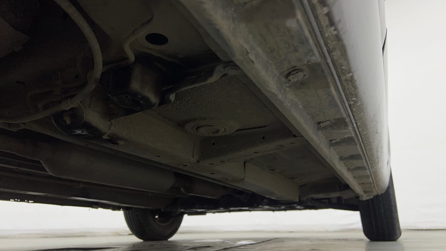 Used 2016 Maruti Suzuki Swift Lxi (O) Petrol Manual extra REAR RIGHT UNDERBODY VIEW