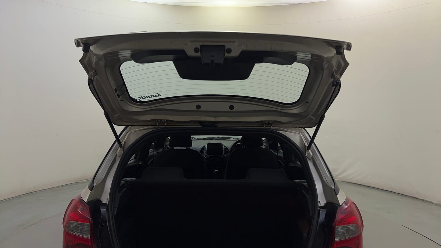 Used 2018 Ford Freestyle Titanium Plus 1.2 Ti-VCT Petrol Manual interior DICKY DOOR OPEN VIEW