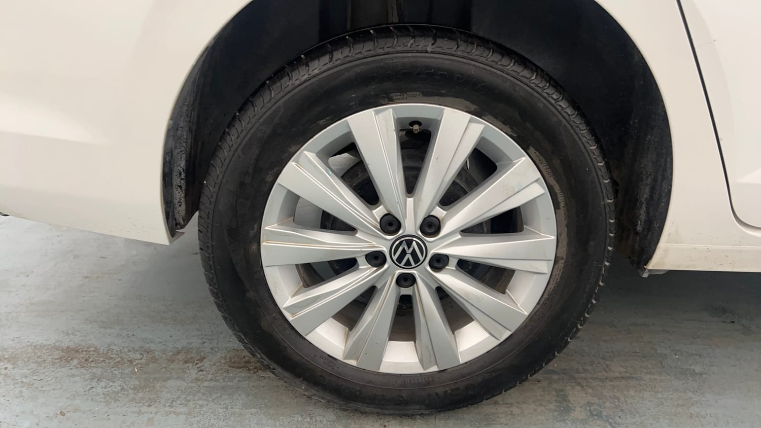 Used 2024 Volkswagen Virtus Highline 1.0 TSI AT Petrol Automatic tyres RIGHT REAR TYRE RIM VIEW