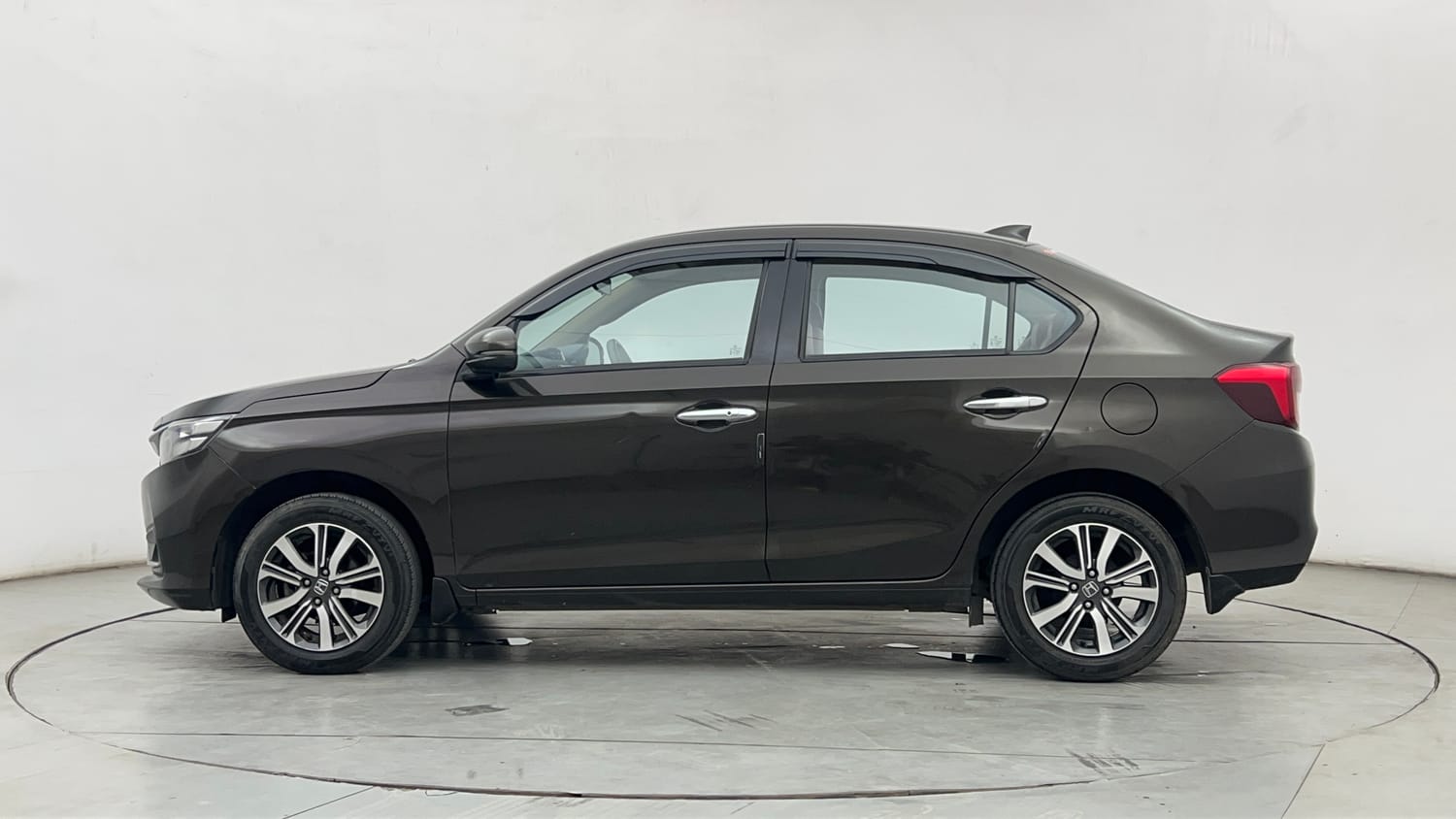 Used 2023 Honda Amaze VX MT 1.2 Petrol Petrol Manual exterior LEFT SIDE VIEW