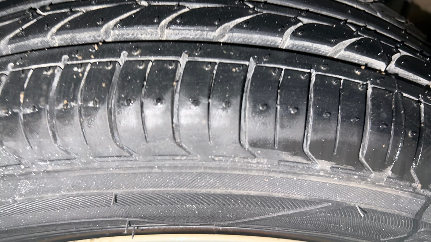 Used 2016 Tata Tiago Revotron XT Petrol Manual tyres LEFT REAR TYRE TREAD VIEW
