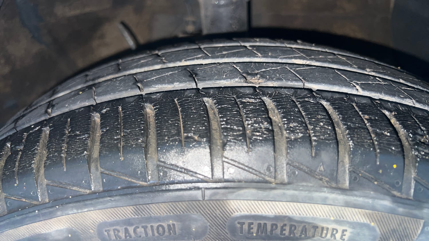 Used 2022 Hyundai Aura S 1.2 CNG Cng Manual tyres RIGHT FRONT TYRE TREAD VIEW