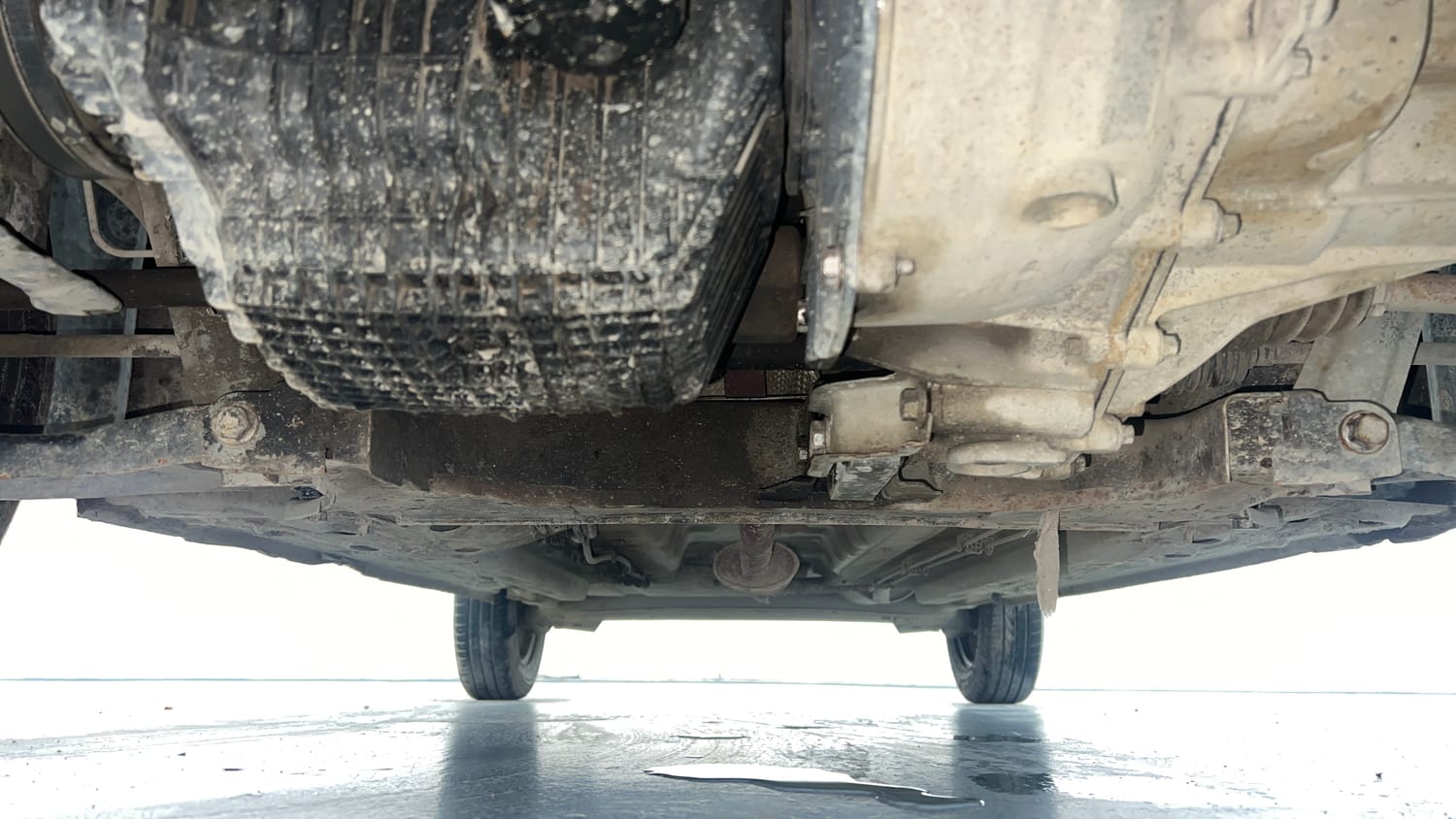 Used 2020 Renault Kwid 1.0 RXT Petrol Manual extra FRONT LEFT UNDERBODY VIEW