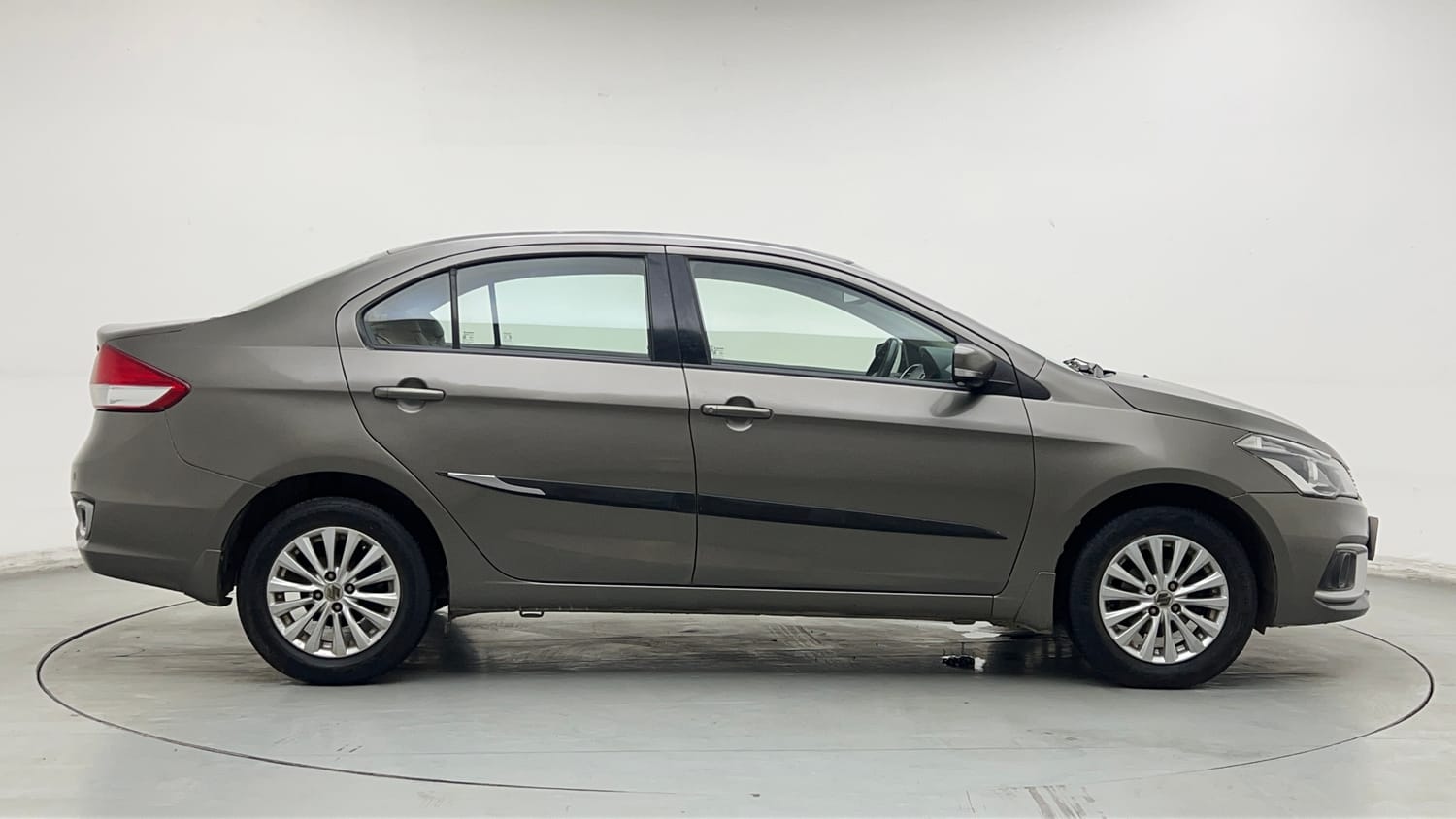 Used 2019 Maruti Suzuki Ciaz Delta Hybrid 1.5 Petrol Manual exterior RIGHT SIDE VIEW