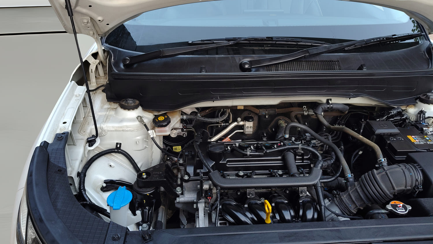Used 2024 Hyundai Venue S (O) Plus 1.2 Petrol Adventure Edition Petrol Manual engine ENGINE RIGHT SIDE HINGE & APRON VIEW