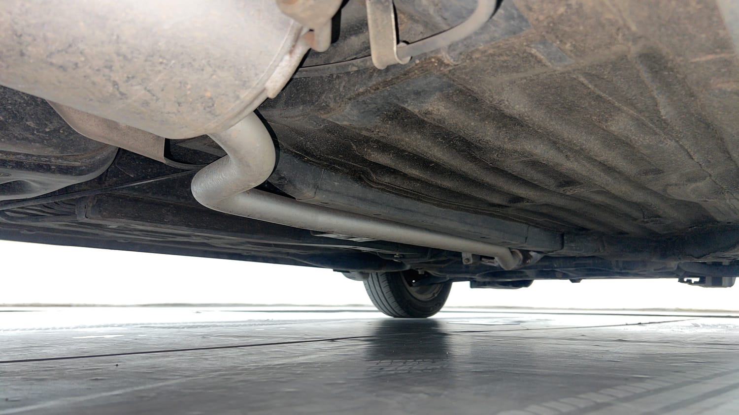 Used 2023 Honda Amaze VX MT 1.2 Petrol Petrol Manual extra REAR RIGHT UNDERBODY VIEW