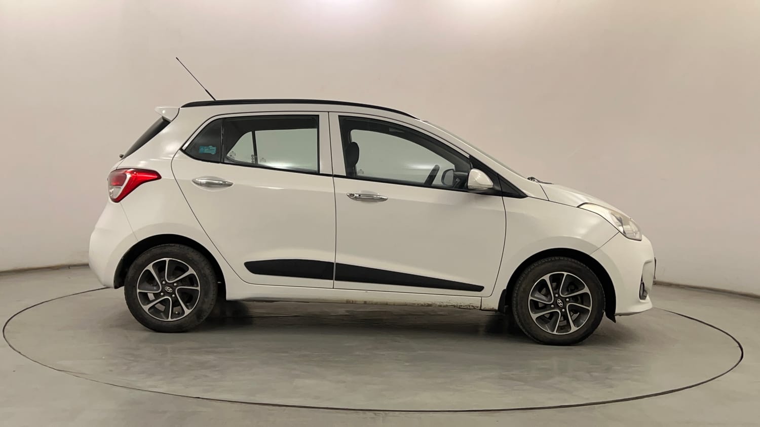 Used 2017 Hyundai Grand i10 Asta 1.2 Kappa VTVT Petrol Manual exterior RIGHT SIDE VIEW