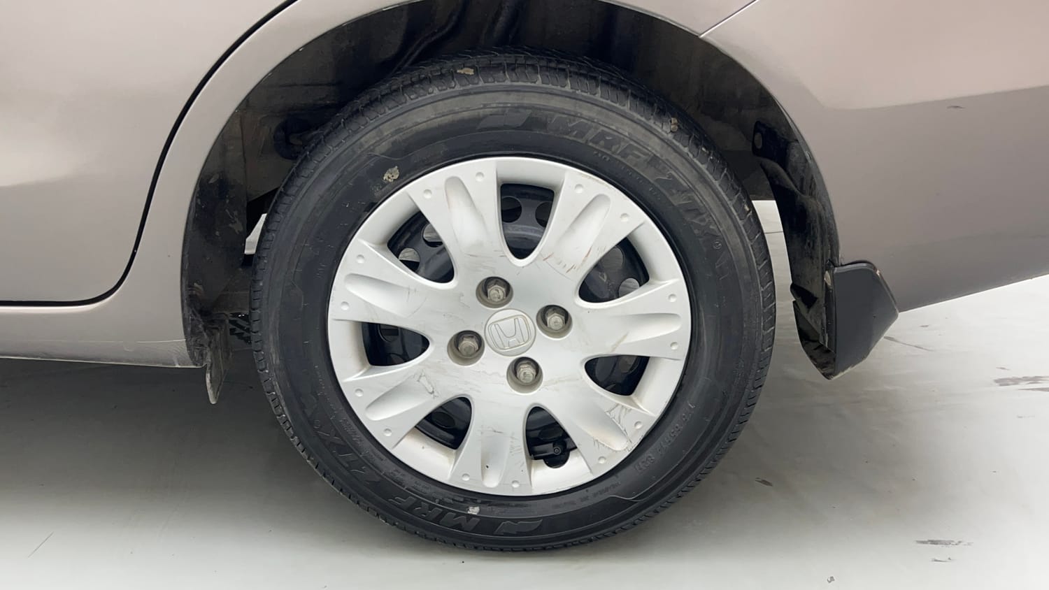 Used 2016 Honda Amaze 1.2 SX i-VTEC Petrol Manual tyres LEFT REAR TYRE RIM VIEW