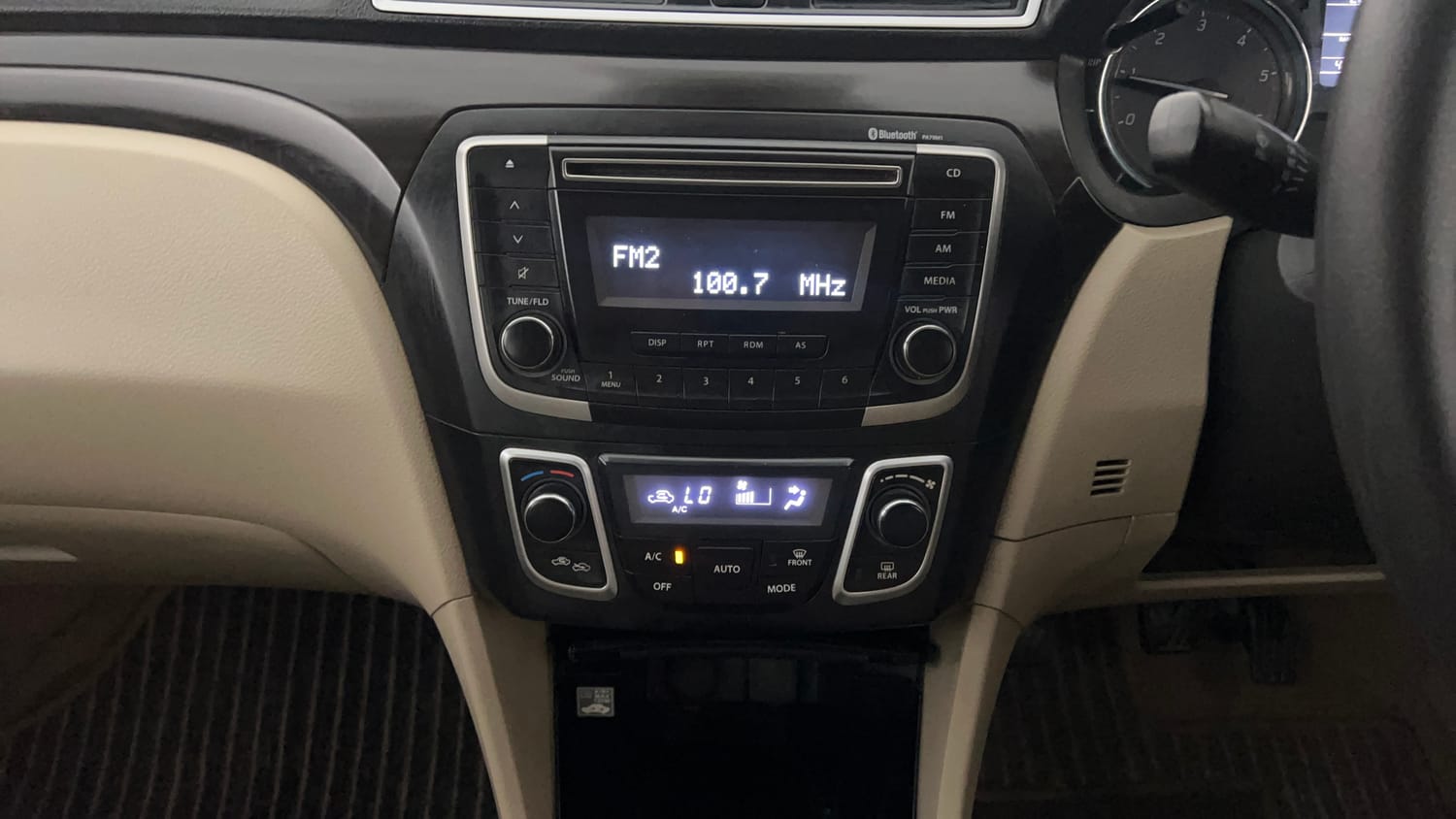 Used 2018 Maruti Suzuki Ciaz Delta 1.3 Hybrid Diesel Manual interior MUSIC SYSTEM & AC CONTROL VIEW
