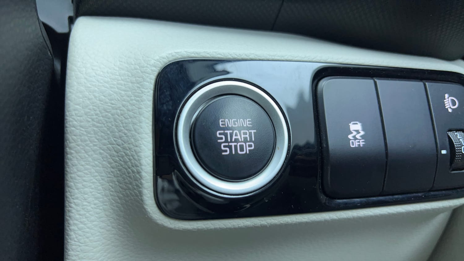 Used 2023 Kia Sonet HTX 1.5 AT Diesel Automatic top_features Keyless start