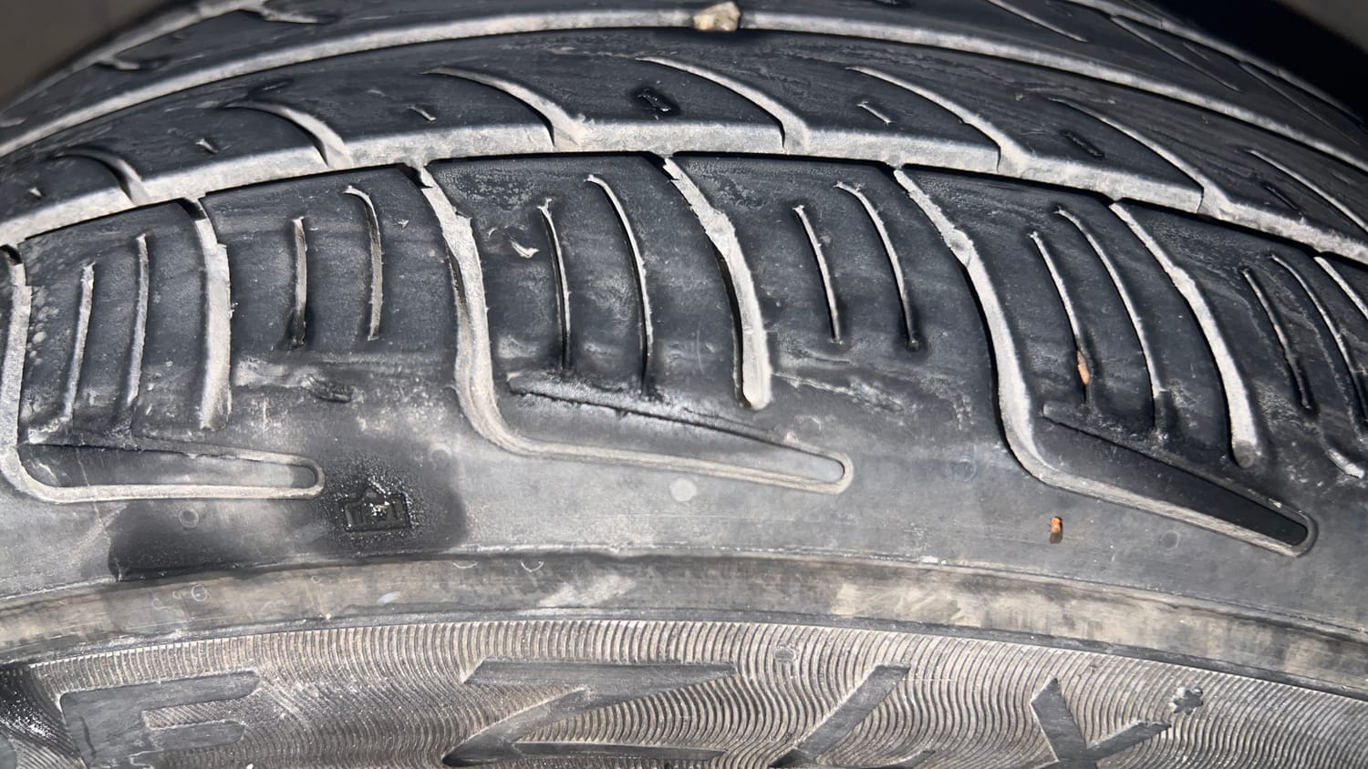 Used 2016 Ford Figo Titanium Plus 1.5 TDCi Diesel Manual tyres LEFT FRONT TYRE TREAD VIEW