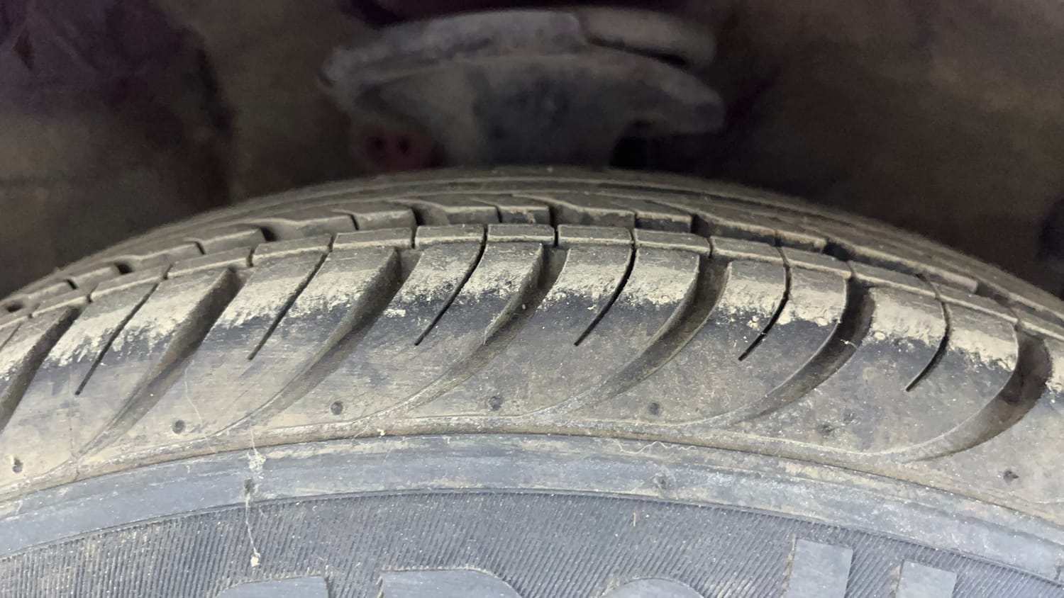 Used 2012 Hyundai i10 Sportz 1.2 Kappa2 Petrol Manual tyres RIGHT FRONT TYRE TREAD VIEW