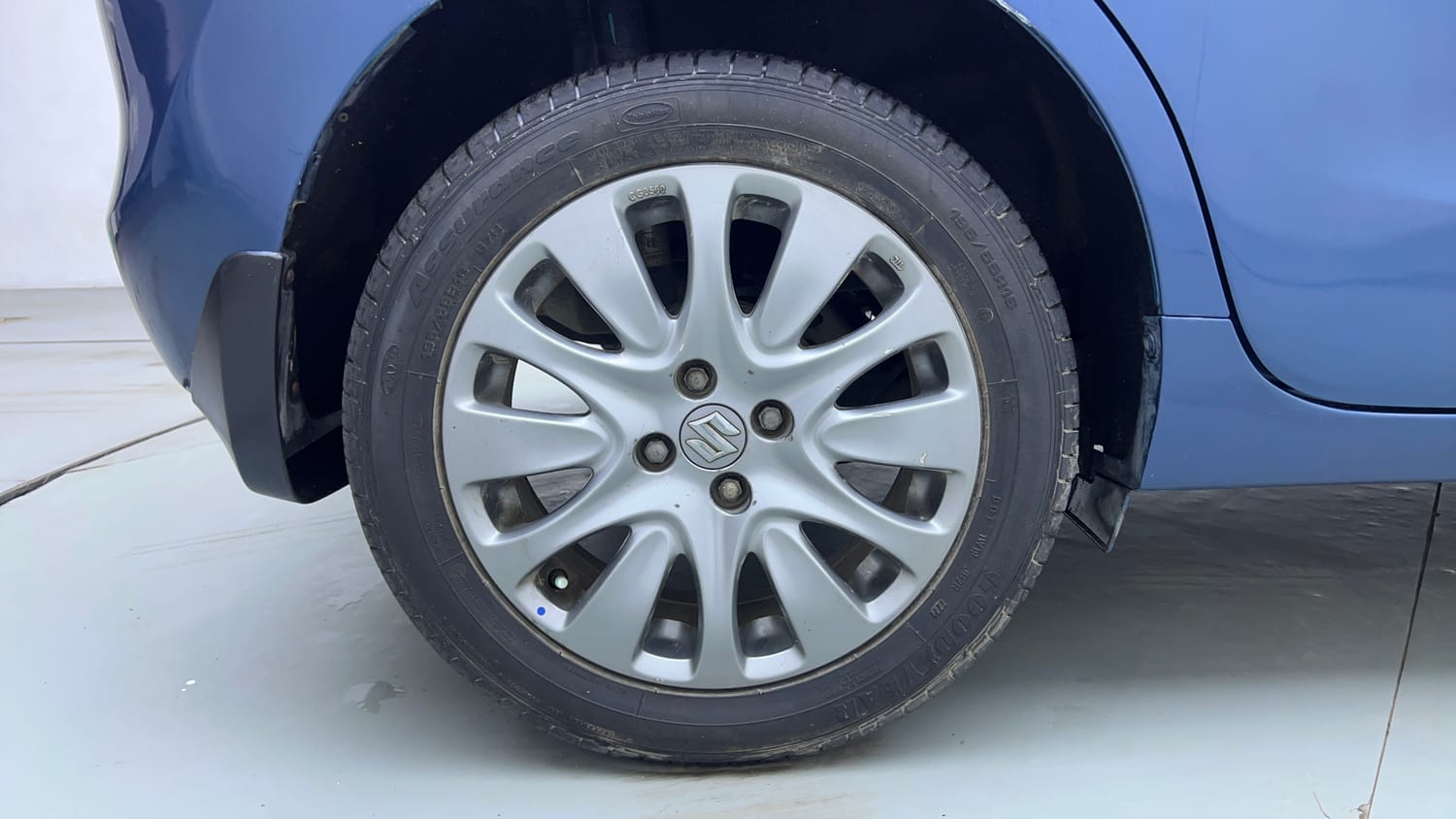 Used 2016 Maruti Suzuki Baleno Alpha 1.2 Petrol Manual tyres RIGHT REAR TYRE RIM VIEW