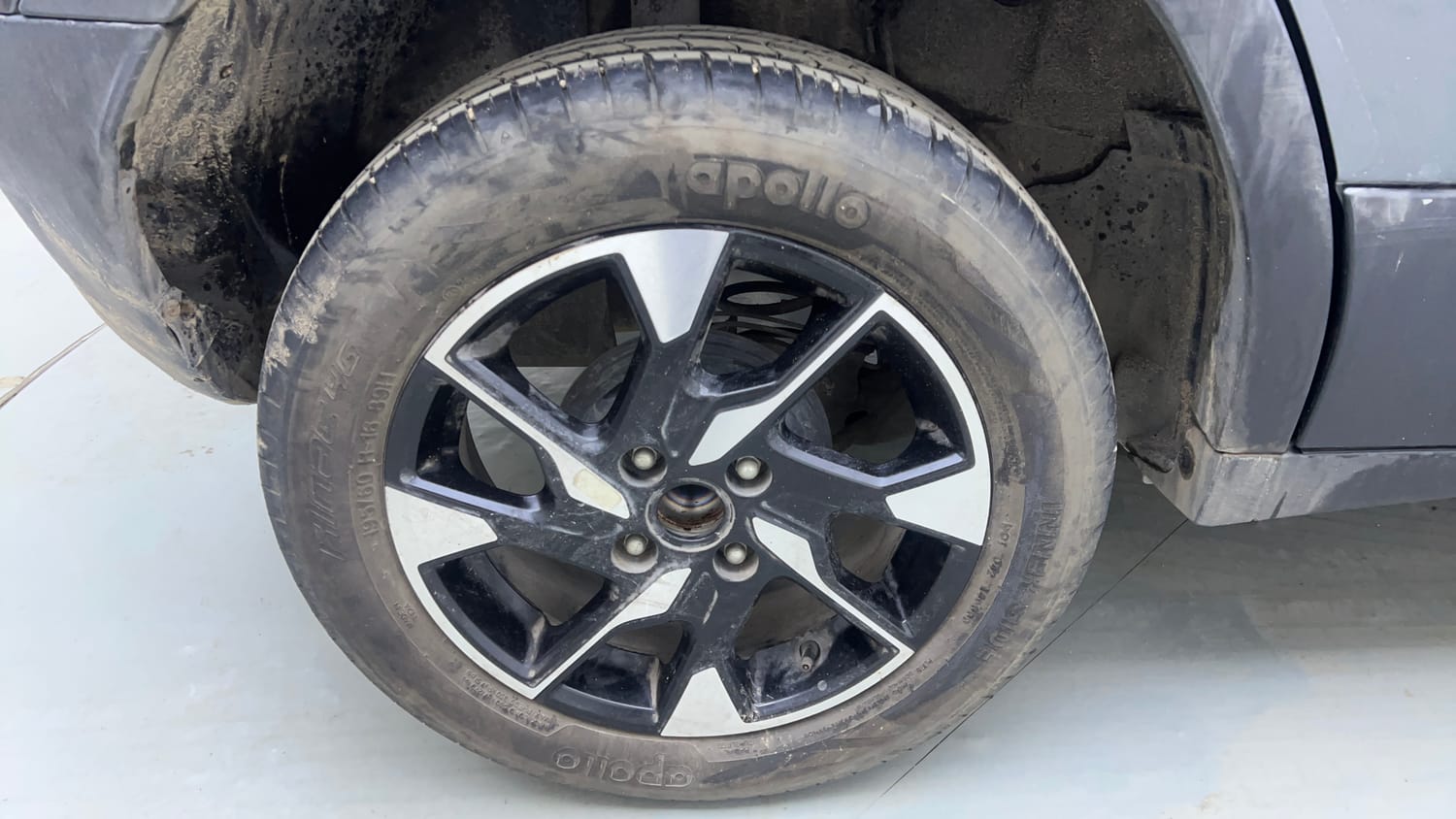 Used 2024 Tata Punch Creative Dual Tone AMT Petrol Automatic tyres RIGHT REAR TYRE RIM VIEW