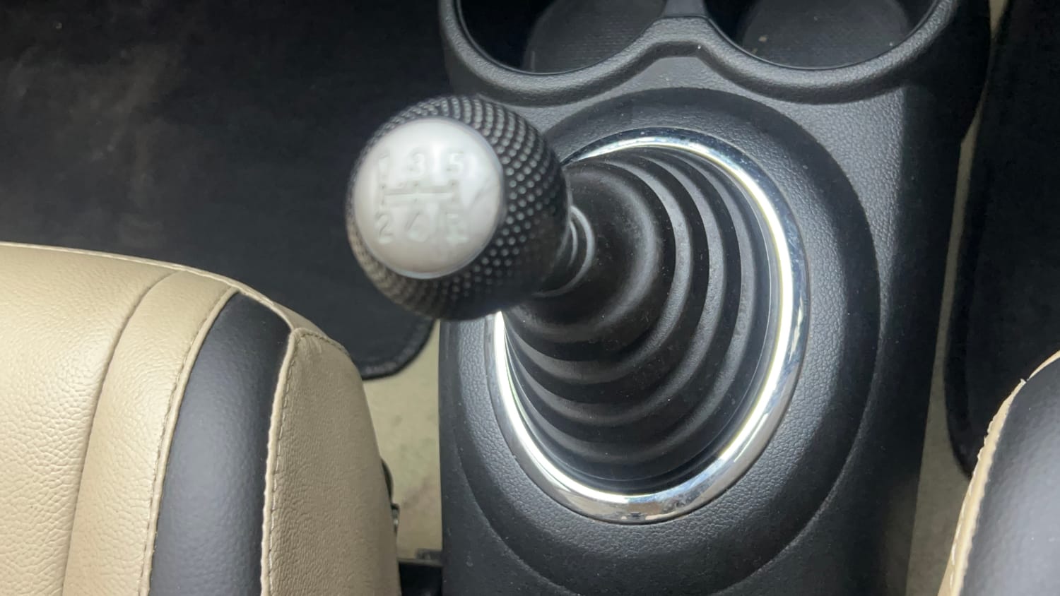Used 2016 Honda Amaze 1.2 SX i-VTEC Petrol Manual interior GEAR  KNOB VIEW
