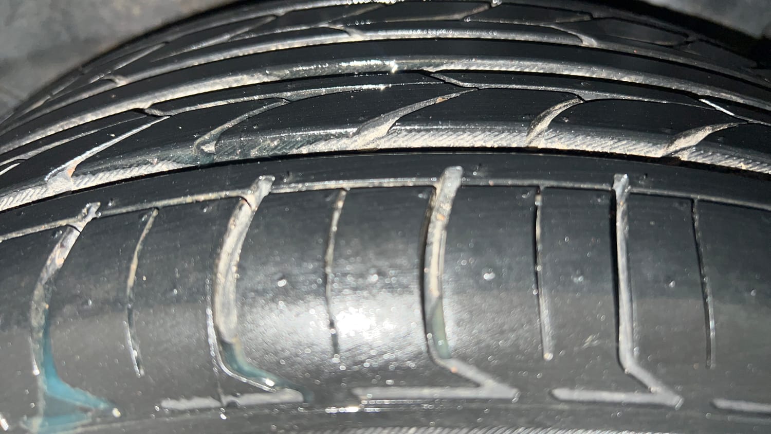 Used 2020 Hyundai New i20 Asta (O) 1.0 Turbo DCT Petrol Automatic tyres LEFT REAR TYRE TREAD VIEW