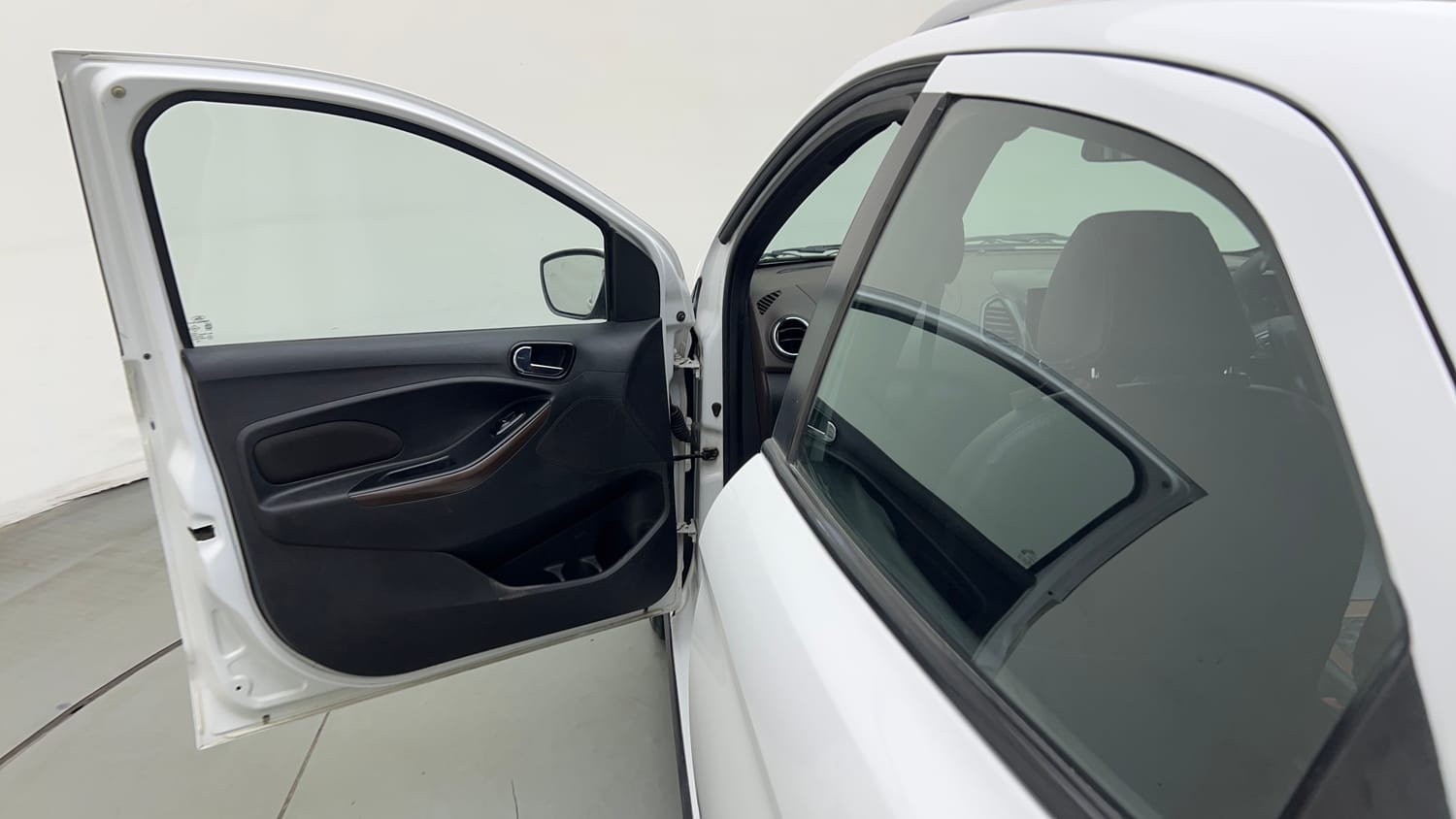 Used 2018 Ford Freestyle Titanium 1.2 Ti-VCT Petrol Manual interior LEFT FRONT DOOR OPEN VIEW