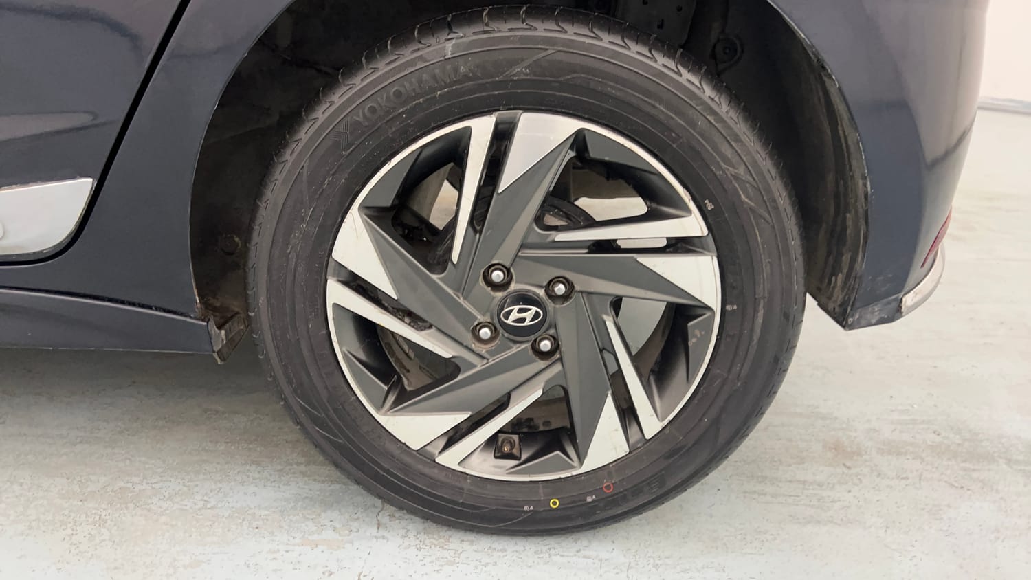 Used 2020 Hyundai New i20 Asta (O) 1.0 Turbo DCT Petrol Automatic tyres LEFT REAR TYRE RIM VIEW