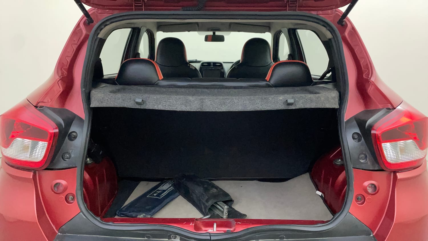 Used 2018 Renault Kwid 1.0 RXT AMT Petrol Automatic interior DICKY INSIDE VIEW