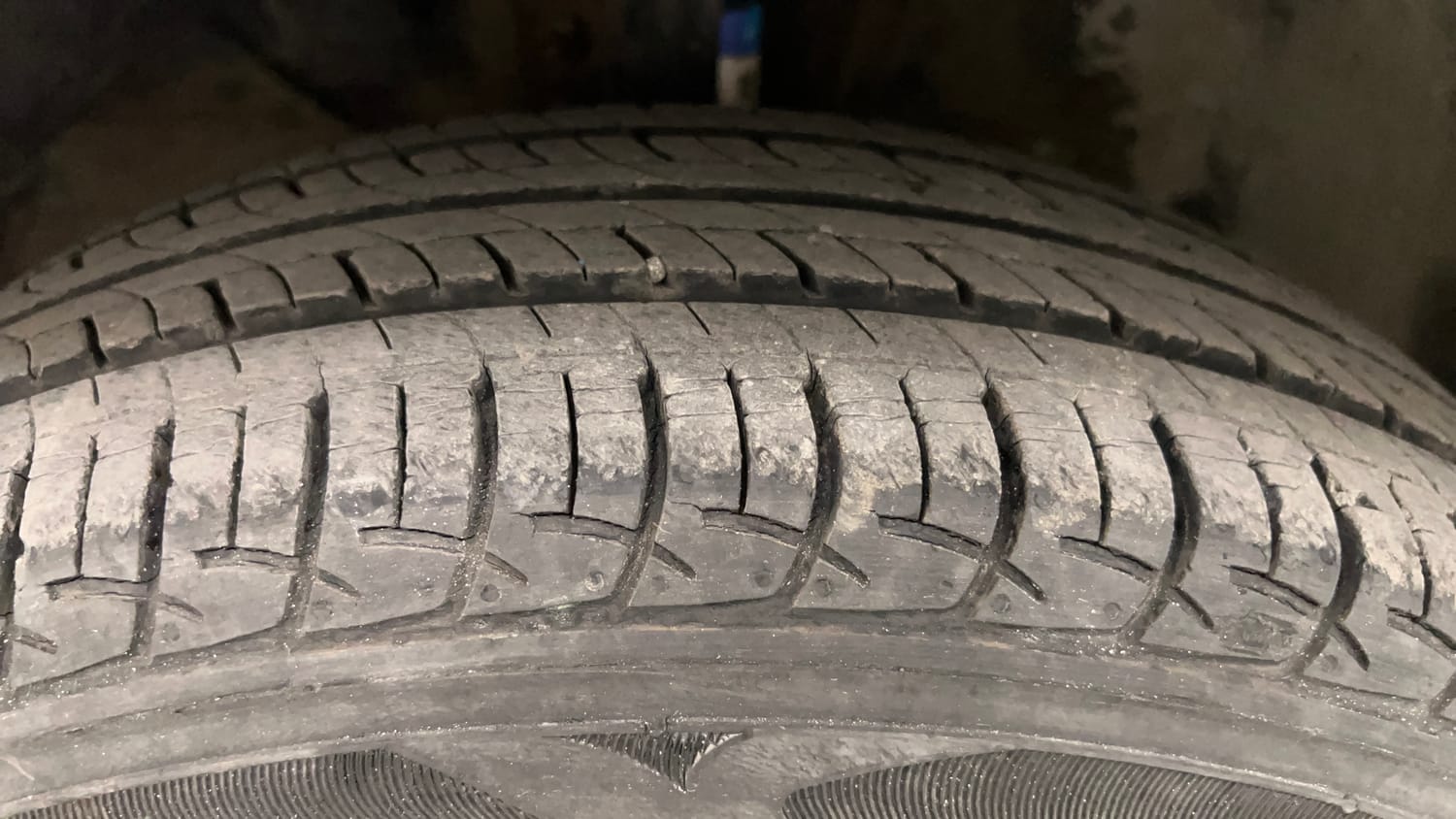 Used 2018 Maruti Suzuki Baleno Delta 1.2 Petrol Manual tyres LEFT FRONT TYRE TREAD VIEW