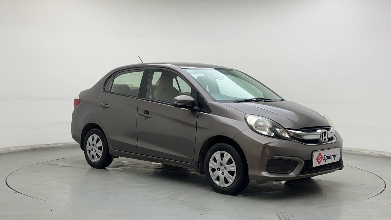 Used 2016 Honda Amaze 1.2 SX i-VTEC Petrol Manual exterior RIGHT FRONT CORNER VIEW