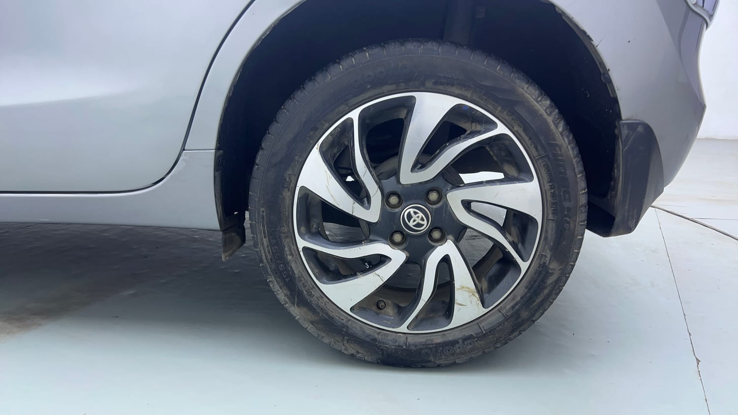 Used 2019 Toyota Glanza V CVT Petrol Automatic tyres LEFT REAR TYRE RIM VIEW