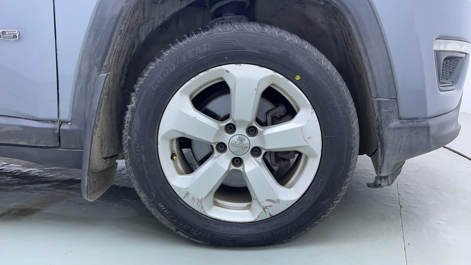 Used 2018 Jeep Compass Longitude (O) 2.0 Diesel Diesel Manual tyres RIGHT FRONT TYRE RIM VIEW