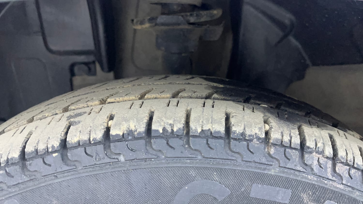 Used 2017 Renault Kwid CLIMBER 1.0 AMT Petrol Automatic tyres LEFT FRONT TYRE TREAD VIEW