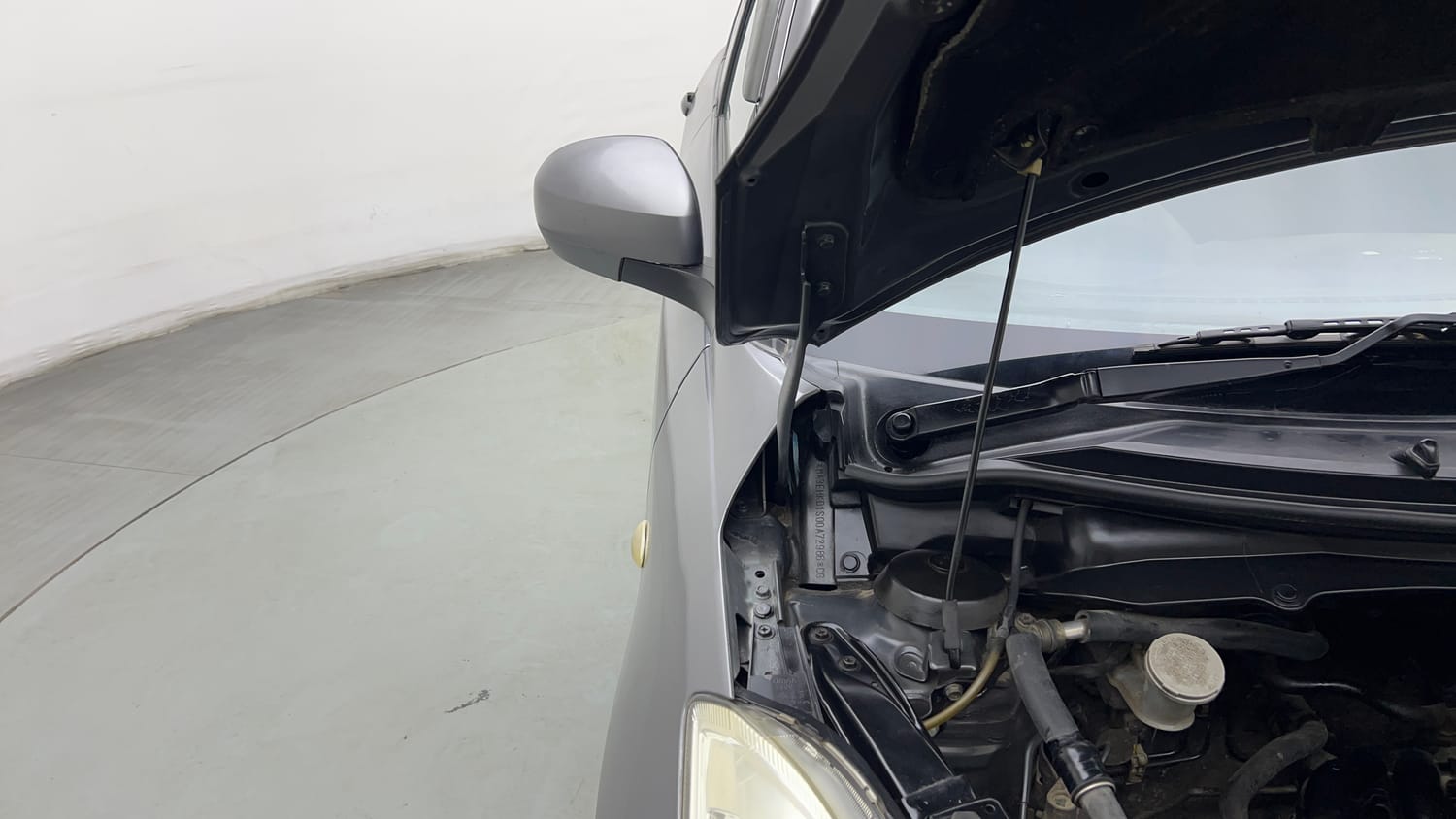 Used 2016 Maruti Suzuki Swift Lxi (O) Petrol Manual engine ENGINE RIGHT SIDE HINGE & APRON VIEW