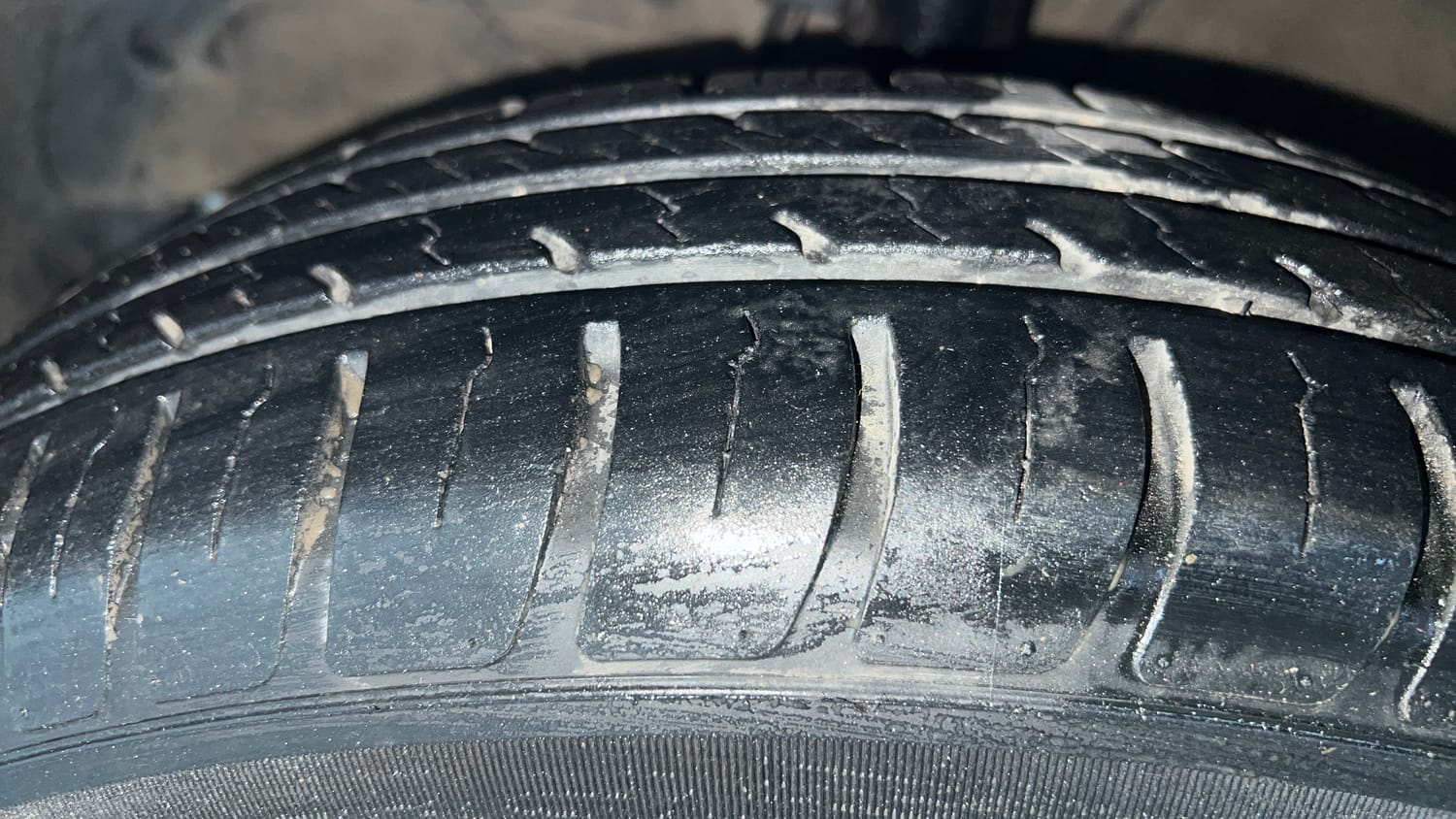 Used 2018 Maruti Suzuki Dzire VXi AMT Petrol Automatic tyres LEFT FRONT TYRE TREAD VIEW