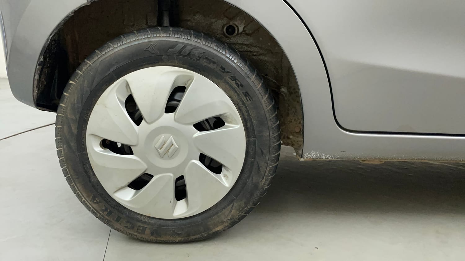 Used 2014 Maruti Suzuki Celerio VXi AMT Petrol Automatic tyres RIGHT REAR TYRE RIM VIEW