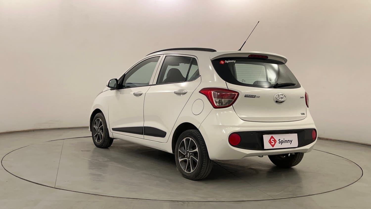 Used 2017 Hyundai Grand i10 Asta 1.2 Kappa VTVT Petrol Manual exterior LEFT REAR CORNER VIEW