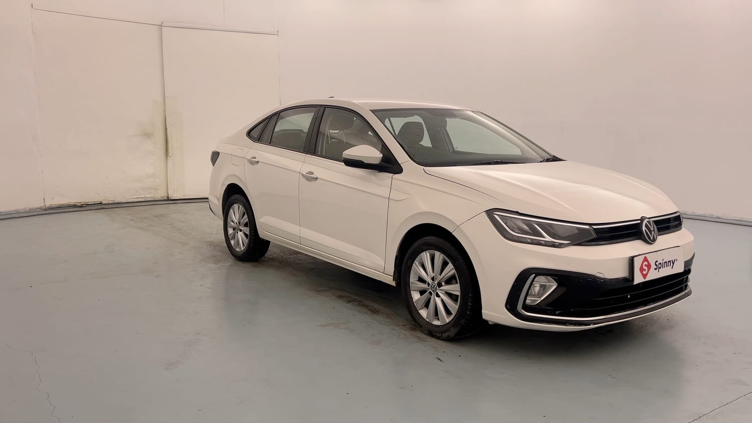 Used 2024 Volkswagen Virtus Highline 1.0 TSI AT Petrol Automatic exterior RIGHT FRONT CORNER VIEW