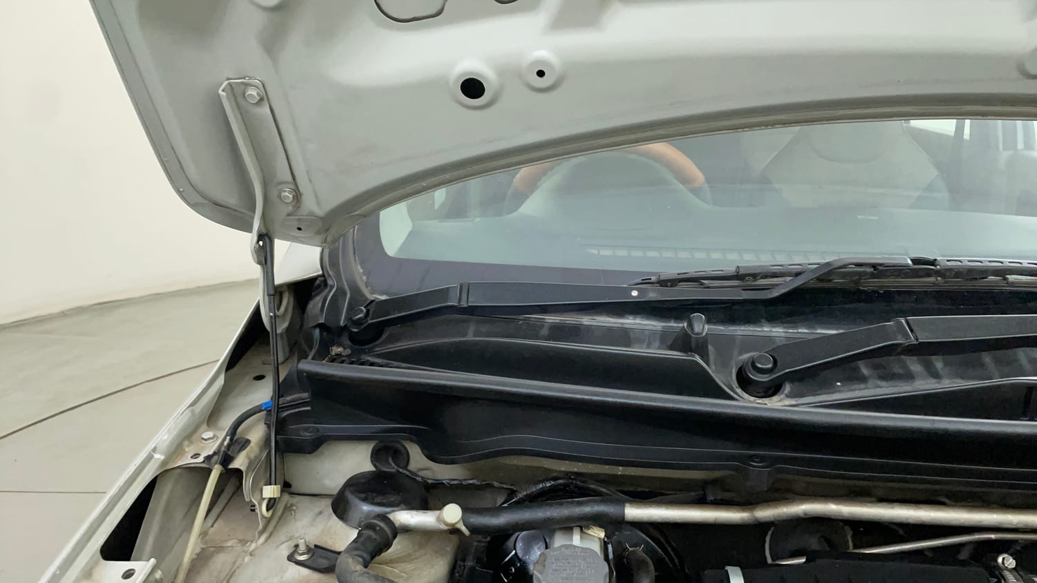 Used 2015 Maruti Suzuki Celerio VXi AMT Petrol Automatic engine ENGINE RIGHT SIDE HINGE & APRON VIEW