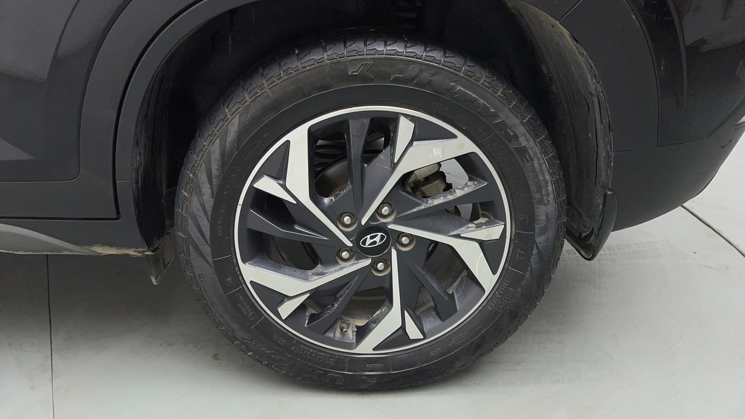 Used 2024 Hyundai Creta SX (O) 1.5 Petrol IVT Petrol Automatic tyres LEFT REAR TYRE RIM VIEW