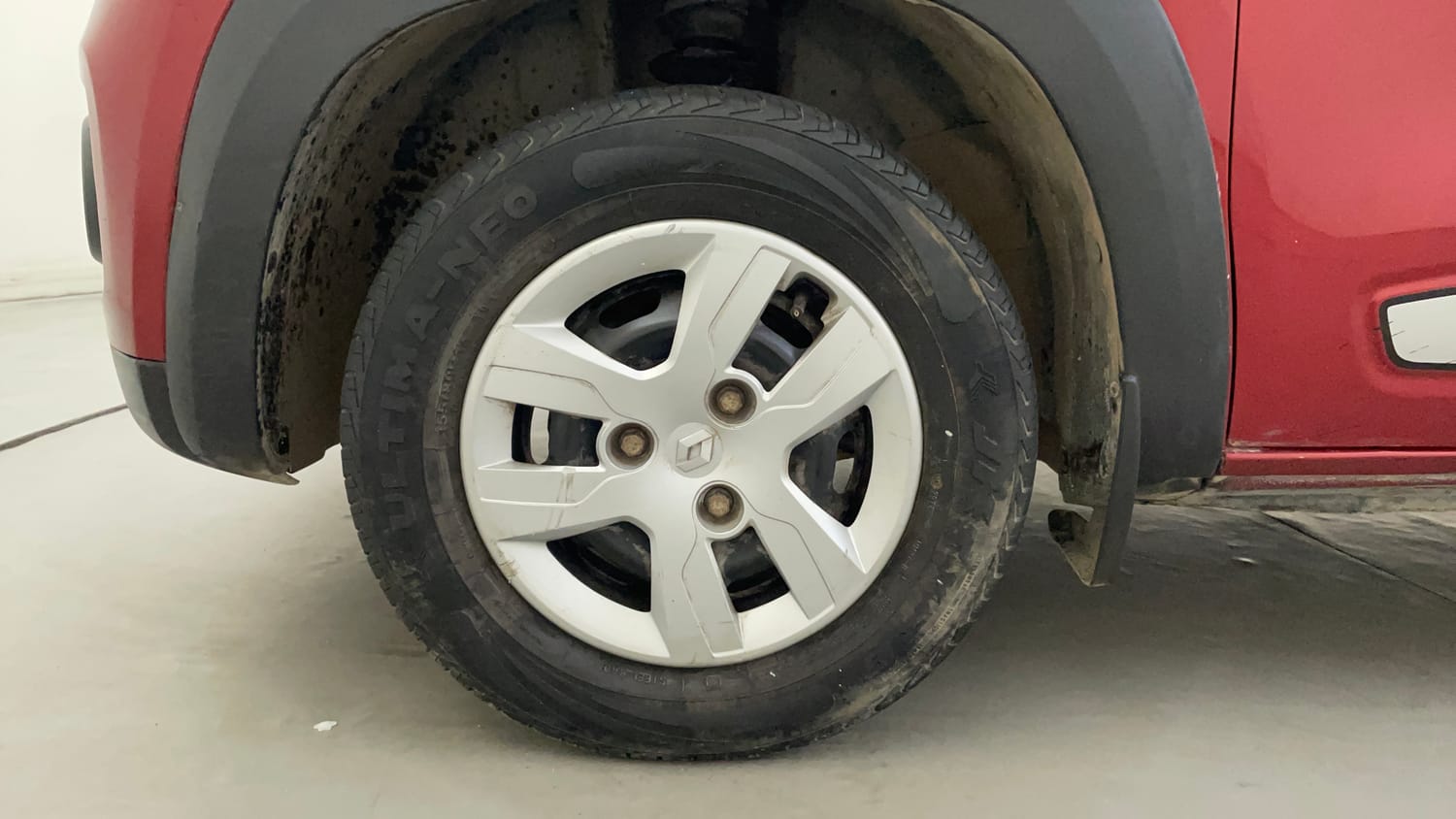 Used 2018 Renault Kwid 1.0 RXT AMT Petrol Automatic tyres LEFT FRONT TYRE RIM VIEW