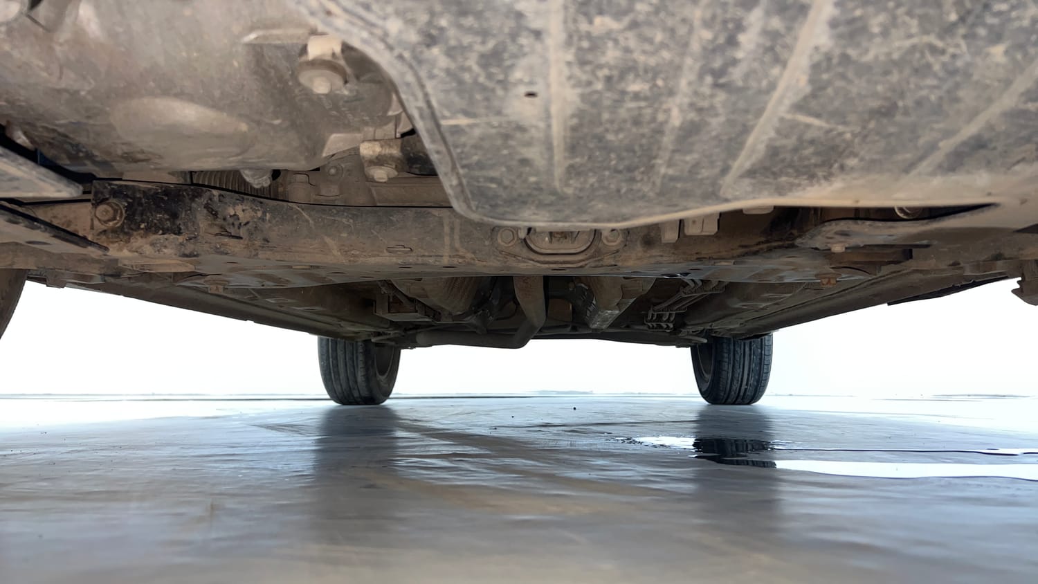 Used 2023 Kia Sonet HTX 1.5 AT Diesel Automatic extra FRONT LEFT UNDERBODY VIEW
