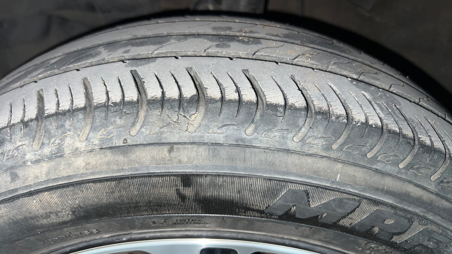 Used 2023 Honda Amaze VX MT 1.2 Petrol Petrol Manual tyres LEFT FRONT TYRE TREAD VIEW