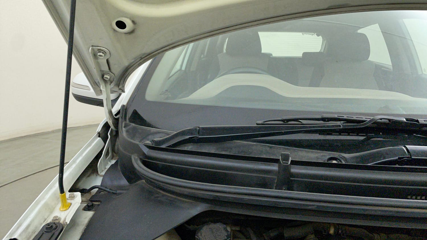 Used 2016 Hyundai Elite i20 Asta 1.2 (O) Petrol Manual engine ENGINE RIGHT SIDE HINGE & APRON VIEW